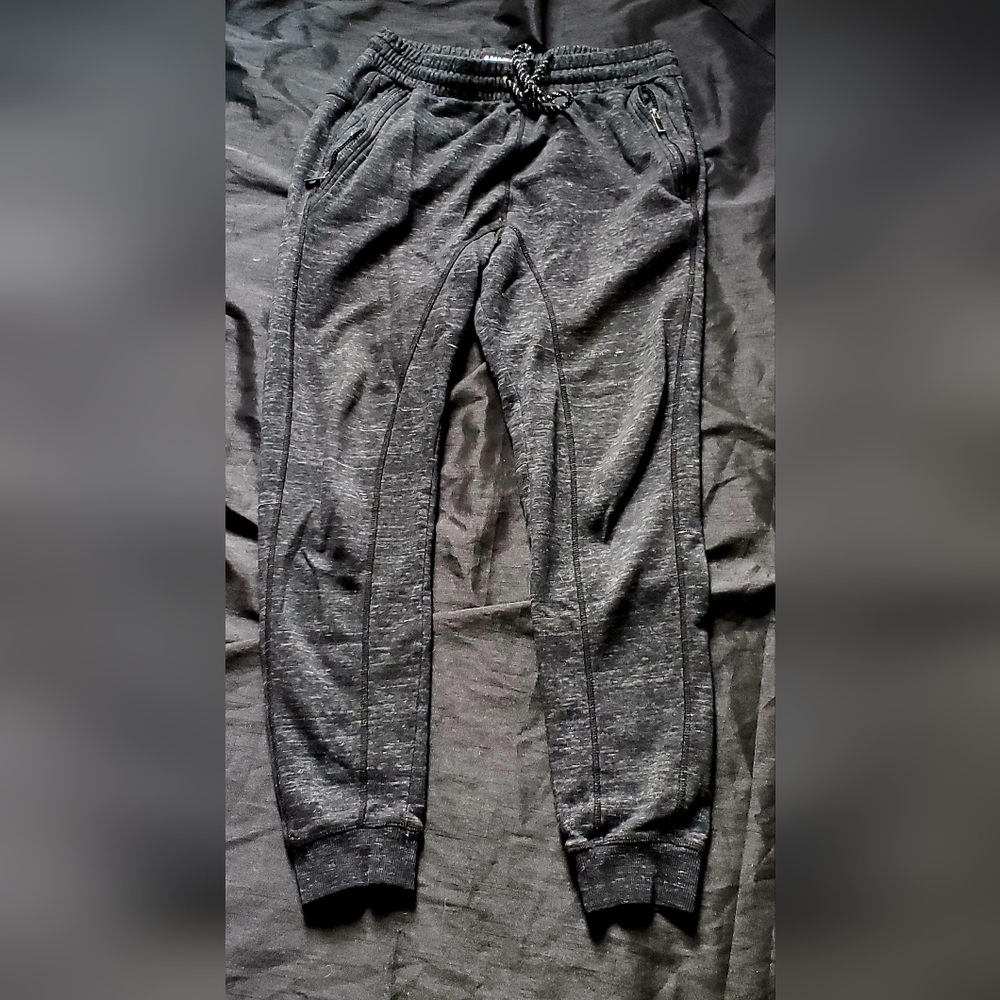 Amnesia mens sweats